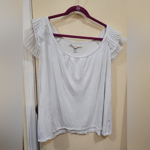 White flutter sleeve top - Picture 1 of 3